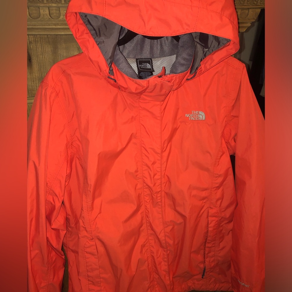 North face woman’s wind breaker jacket lightweight Large